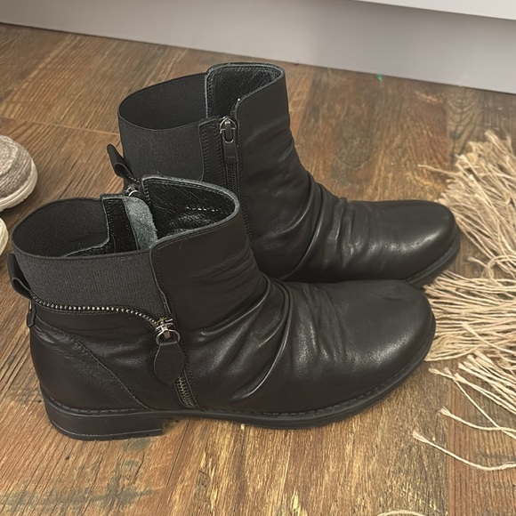 Spring Step Black Booties - Picture 2 of 4